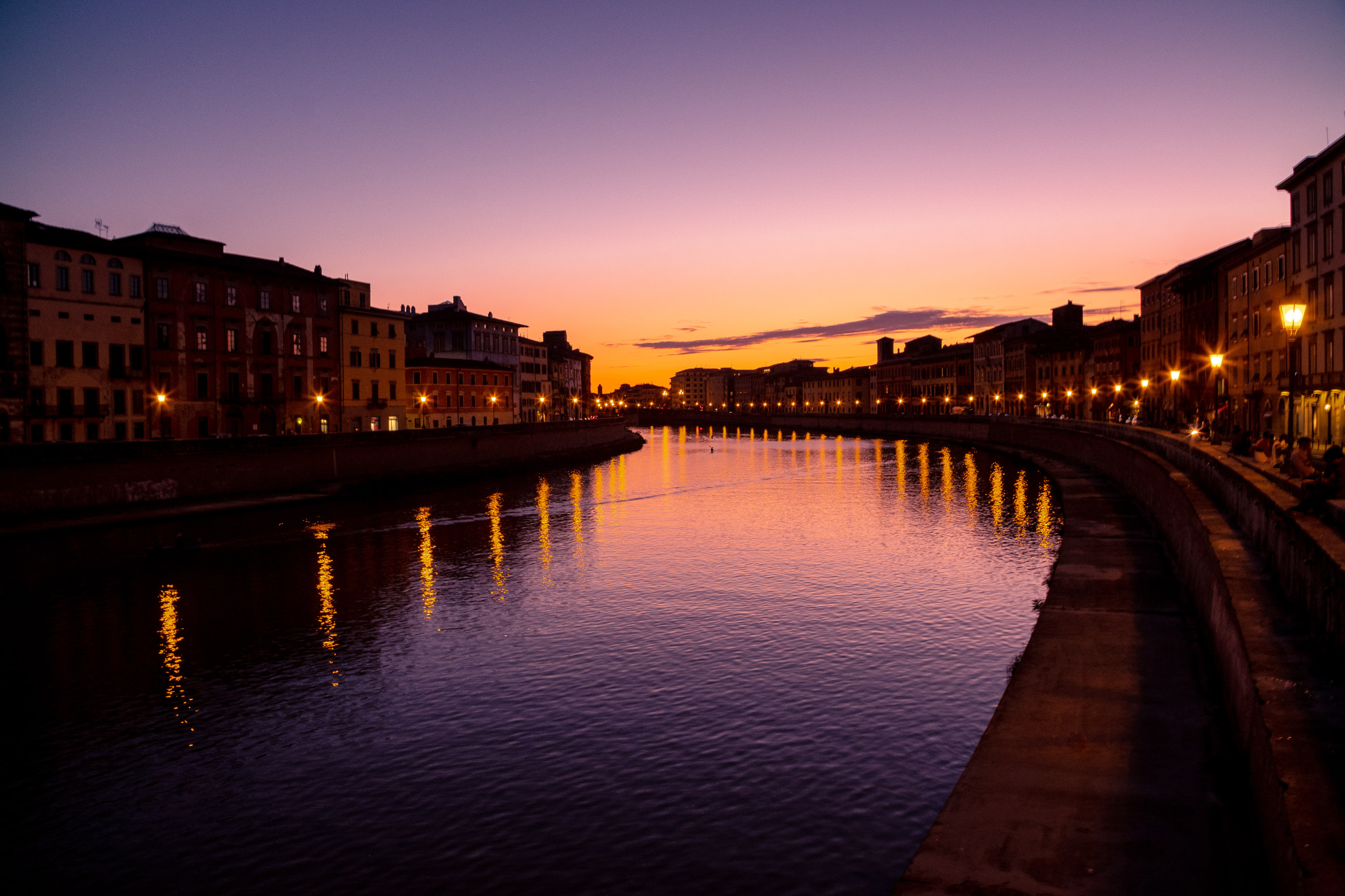 Lungarno notturno at night over Pisa